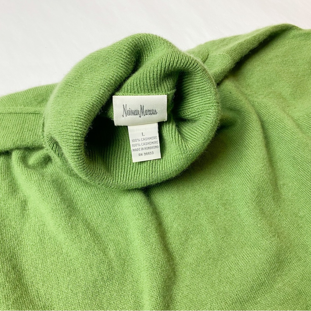 Neiman Marcus Cashmere Sweater!!! Green!!!